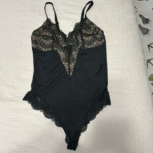 Blk/nude lace lingerie